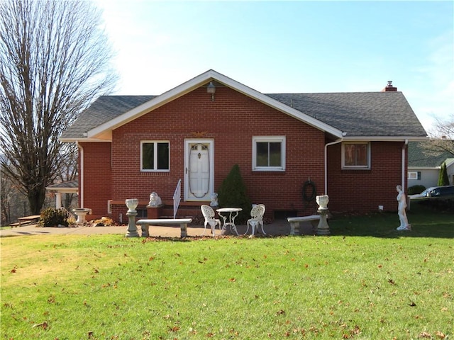 view of front of property with a front lawn