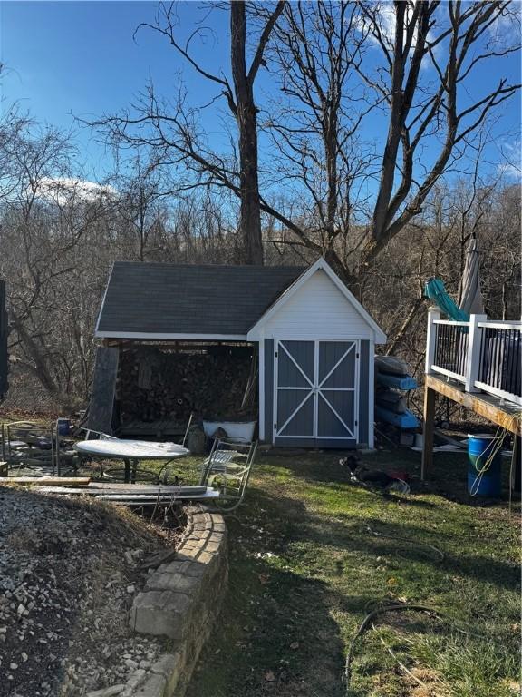 view of outbuilding