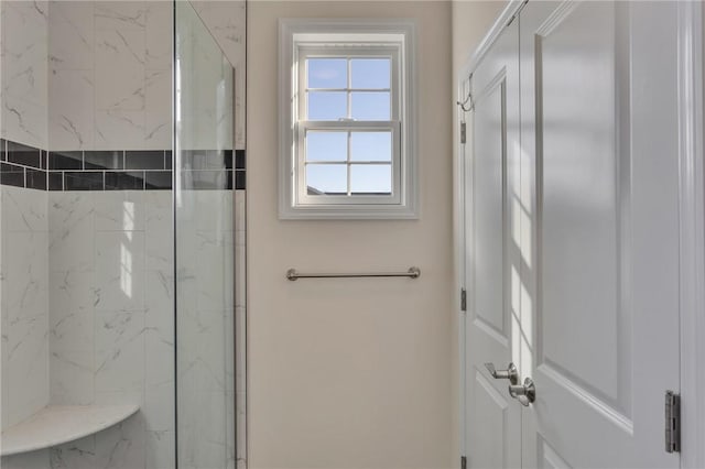 bathroom featuring tiled shower