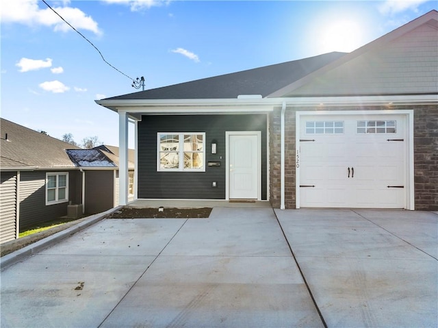 view of front of property featuring a garage