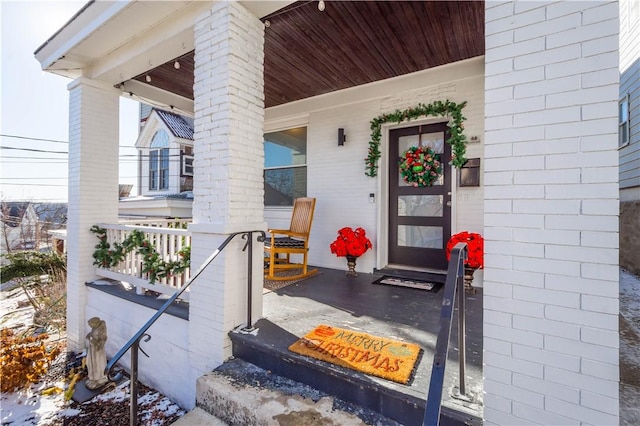 entrance to property featuring a porch