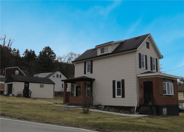 view of front of home featuring a front yard