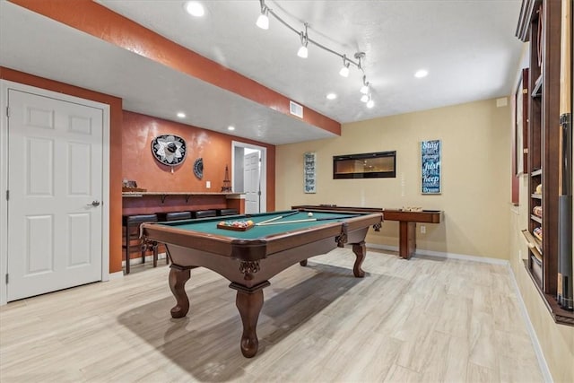 rec room featuring light wood-style flooring, recessed lighting, pool table, visible vents, and baseboards