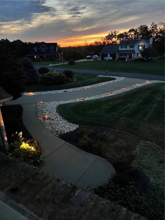 view of yard at dusk