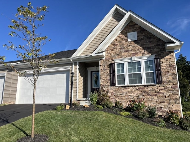 view of front of property featuring a front yard and a garage