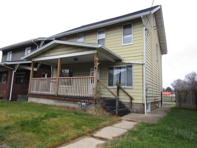 view of front facade featuring a porch and a front lawn