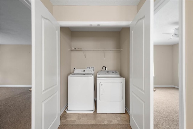 laundry room featuring light carpet, ceiling fan, and independent washer and dryer