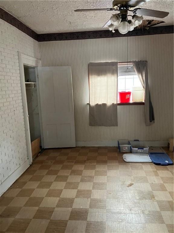 unfurnished bedroom with ceiling fan, a closet, and a textured ceiling