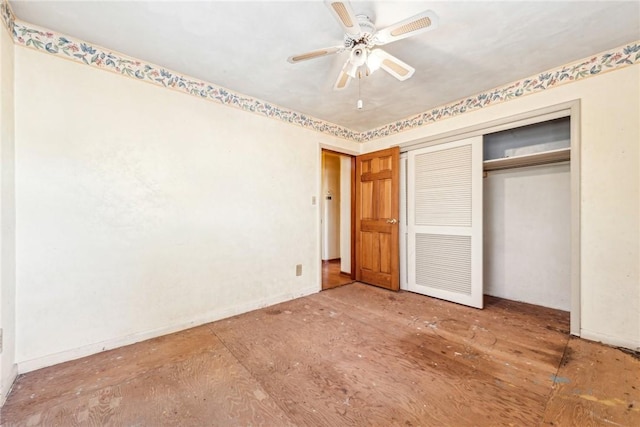 unfurnished bedroom with ceiling fan and a closet