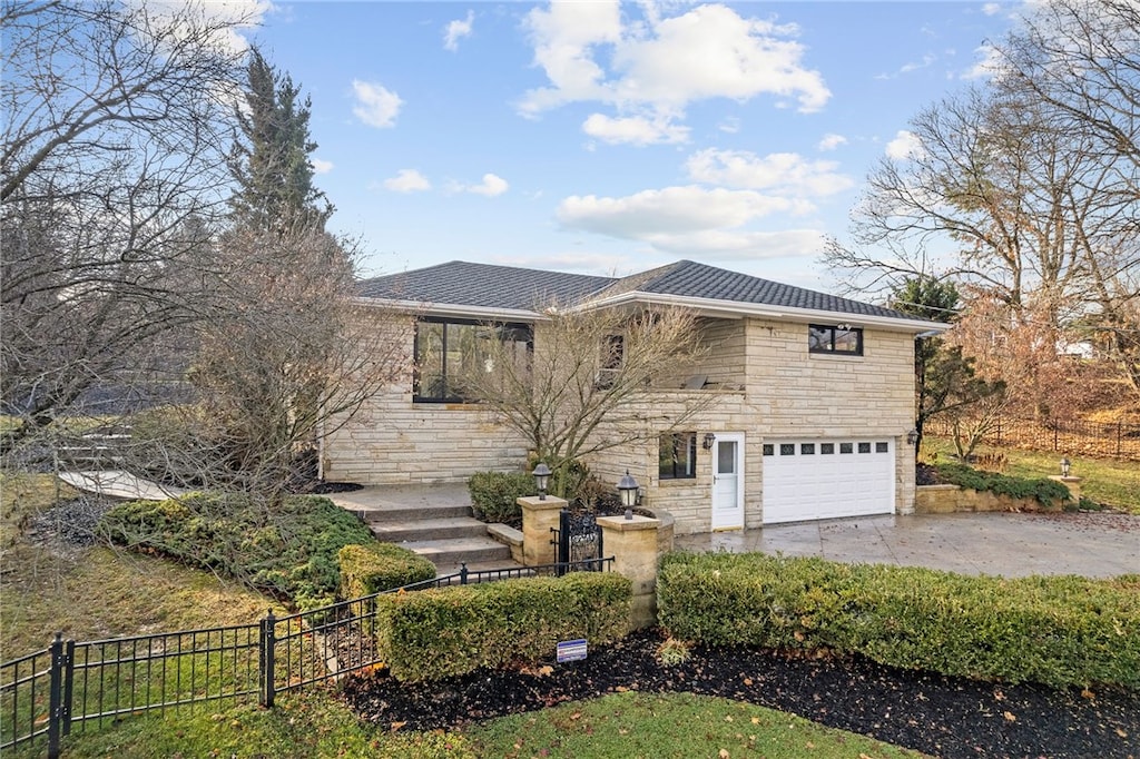 view of front of property featuring a garage