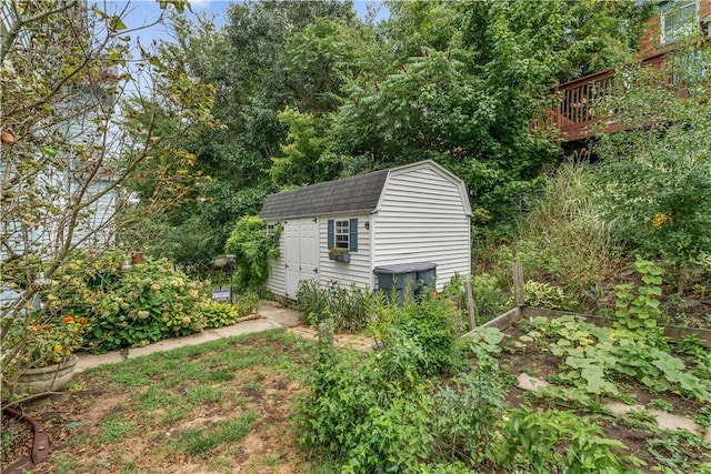 view of outbuilding