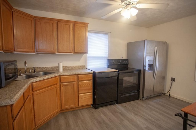 kitchen with ceiling fan, sink, a textured ceiling, black appliances, and light wood-type flooring