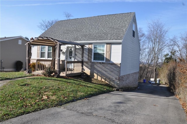 view of front of home with a front yard