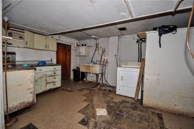 basement featuring washer / dryer