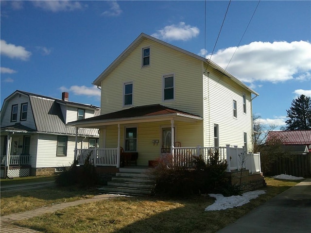 view of front of property with a porch and a gambrel roof