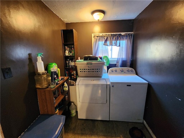 laundry area with tile patterned flooring and washer and clothes dryer