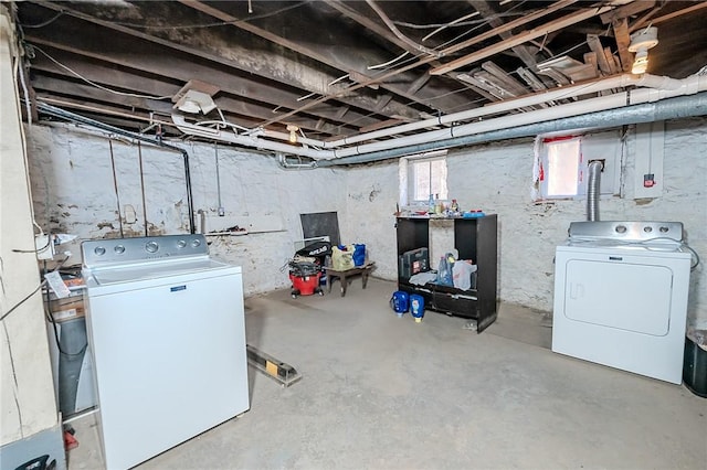 basement featuring independent washer and dryer