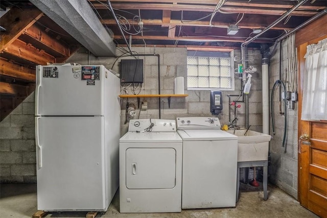 washroom with washing machine and clothes dryer