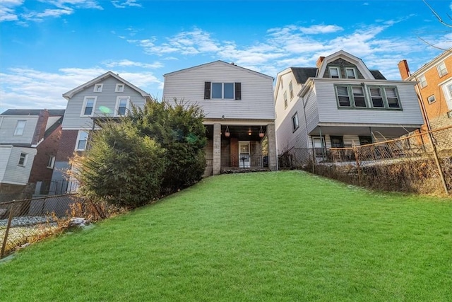 view of front of home featuring a front lawn