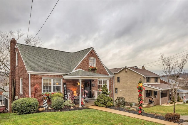 view of front of house with a front yard and covered porch