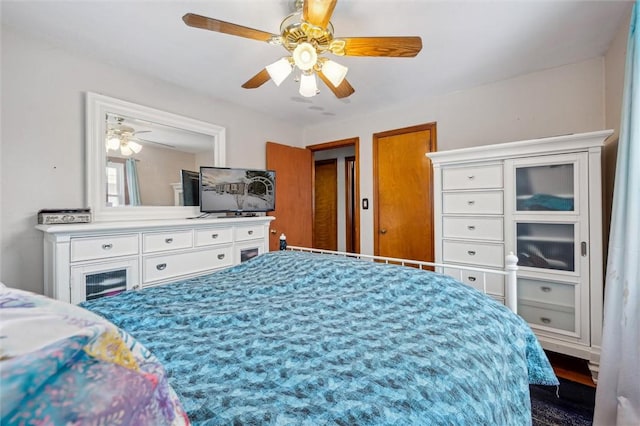 bedroom with ceiling fan