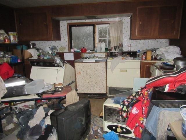 kitchen featuring backsplash and washer / clothes dryer