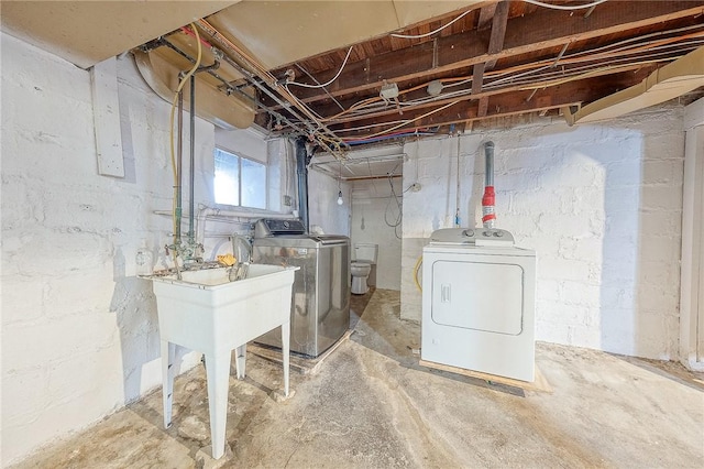 basement with washing machine and dryer