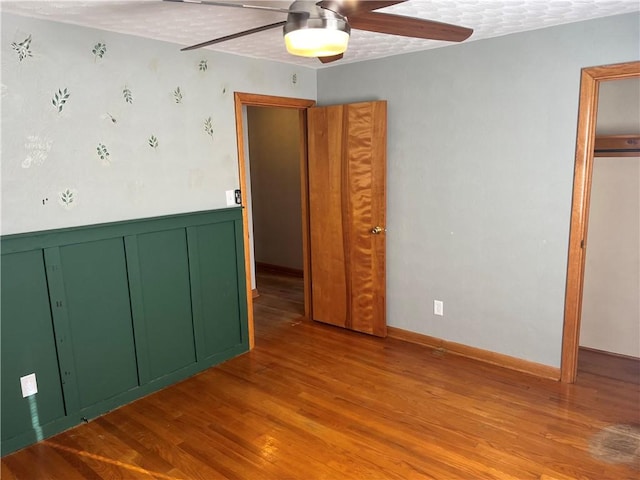 unfurnished bedroom with ceiling fan, a closet, a textured ceiling, and light hardwood / wood-style flooring