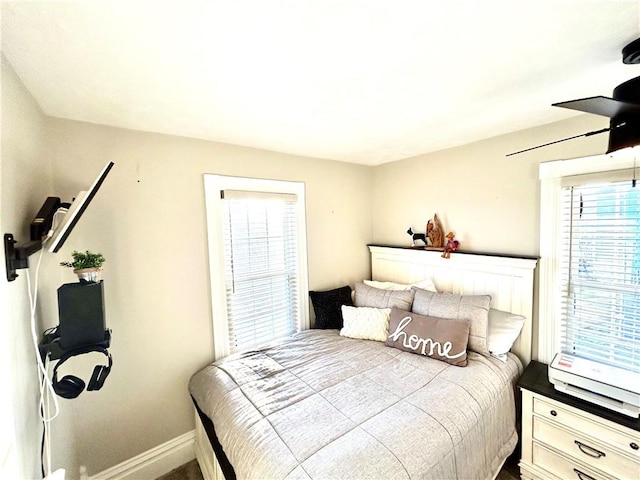 bedroom featuring ceiling fan