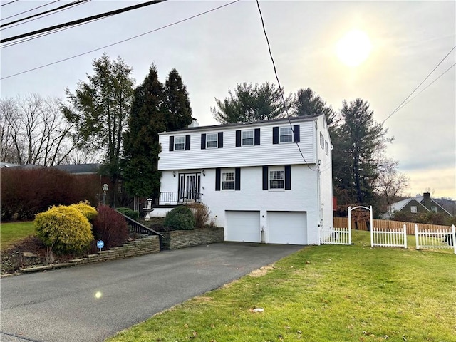 view of front of house featuring a front yard and a garage