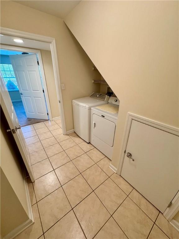 laundry area featuring light tile patterned flooring and independent washer and dryer