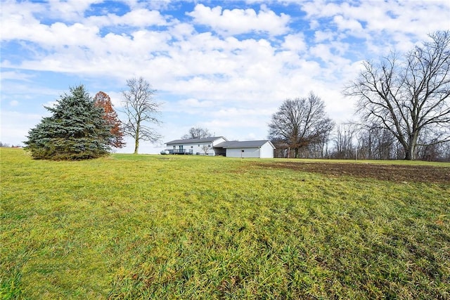 view of yard with a rural view