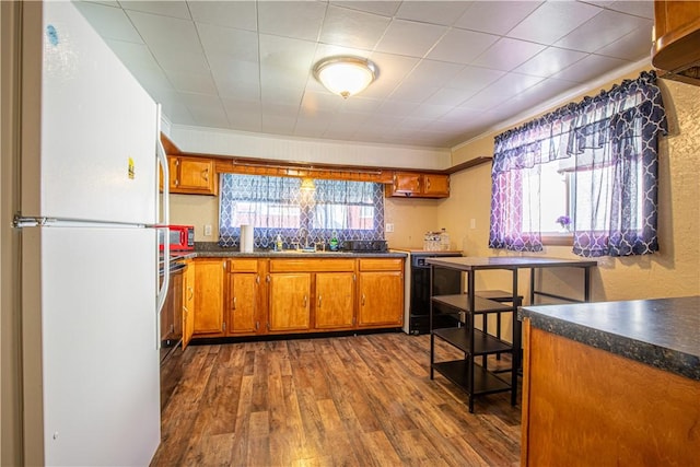 kitchen featuring sink, dark hardwood / wood-style floors, white appliances, and ornamental molding