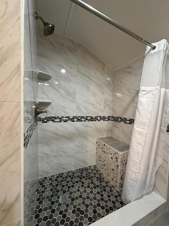 bathroom featuring a shower with curtain