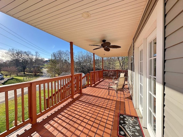 deck with ceiling fan