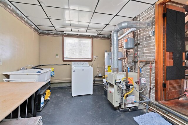 utility room with washer / clothes dryer and sink