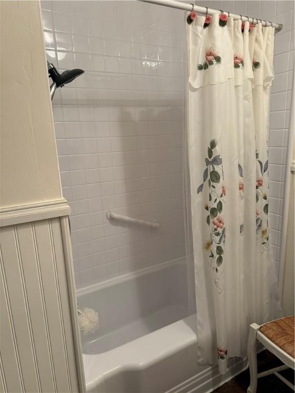 bathroom featuring shower / tub combo with curtain