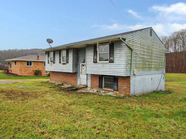 bi-level home with a front yard