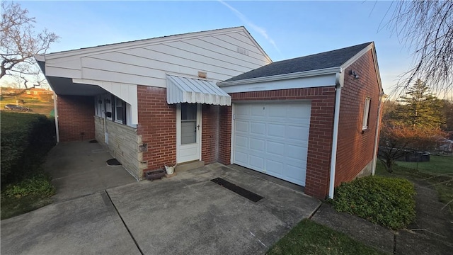 view of front facade with a garage