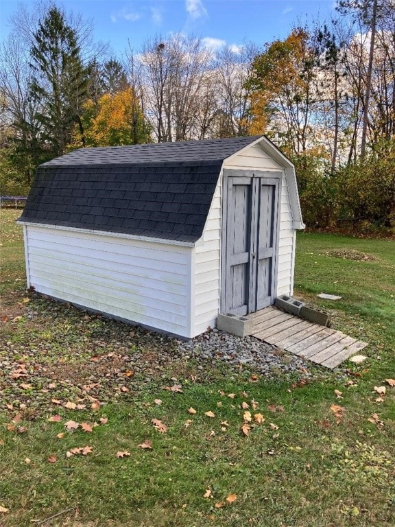 view of outbuilding featuring a yard