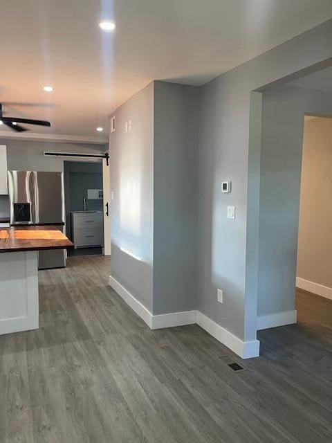 interior space featuring a barn door, hardwood / wood-style flooring, ceiling fan, and sink