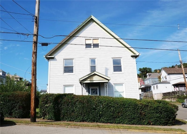 view of front of property