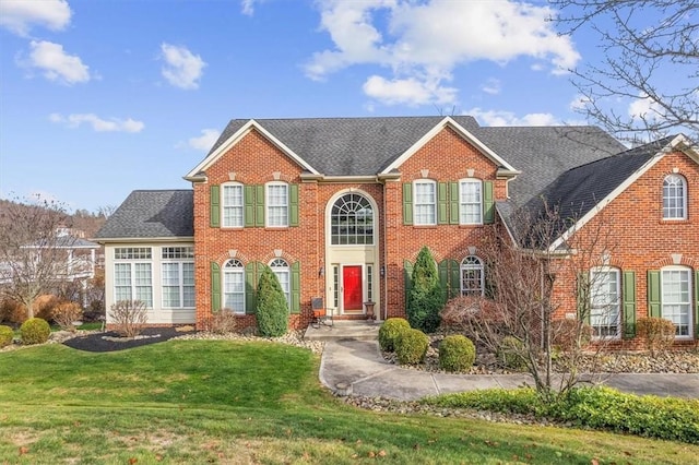 view of front of property with a front yard