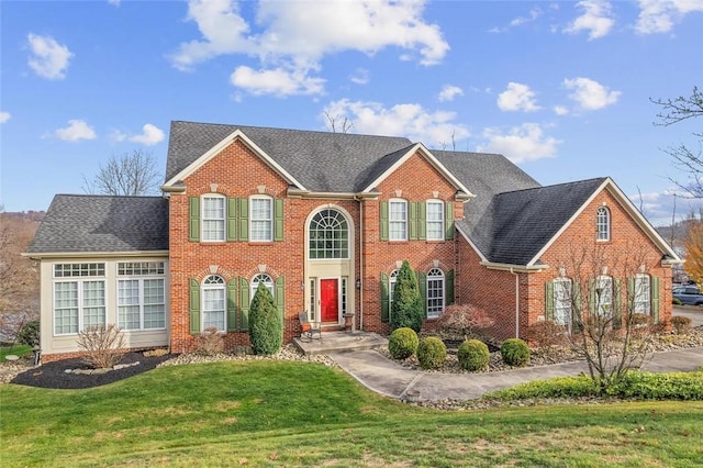 view of front of home featuring a front lawn