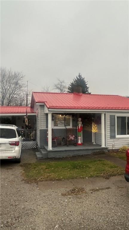 view of front facade with covered porch