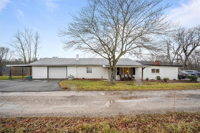 ranch-style home featuring a carport, covered porch, and a front lawn