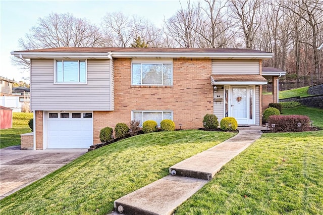 view of front of home featuring a front yard and a garage