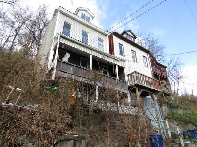 townhome / multi-family property featuring a balcony