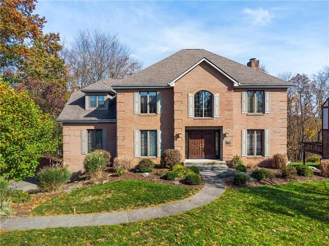 view of front of home featuring a front lawn