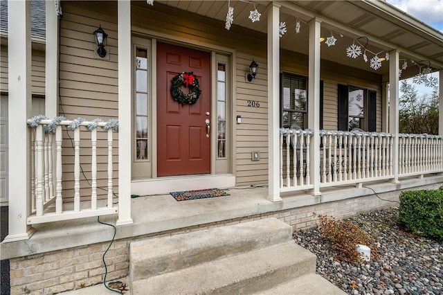 entrance to property featuring covered porch